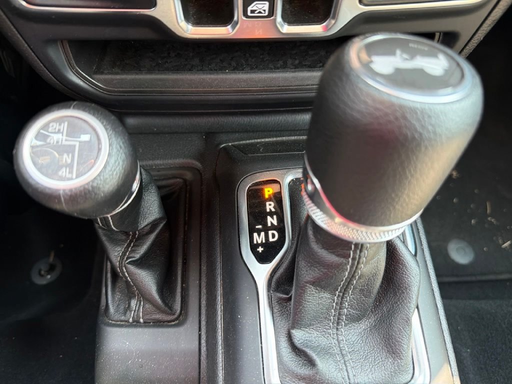 Used 2025 Jeep Wrangler Unlimited Sahara AWD/4WD image 24