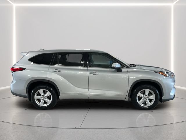 Used 2020 Toyota Highlander LE AWD/4WD image 7