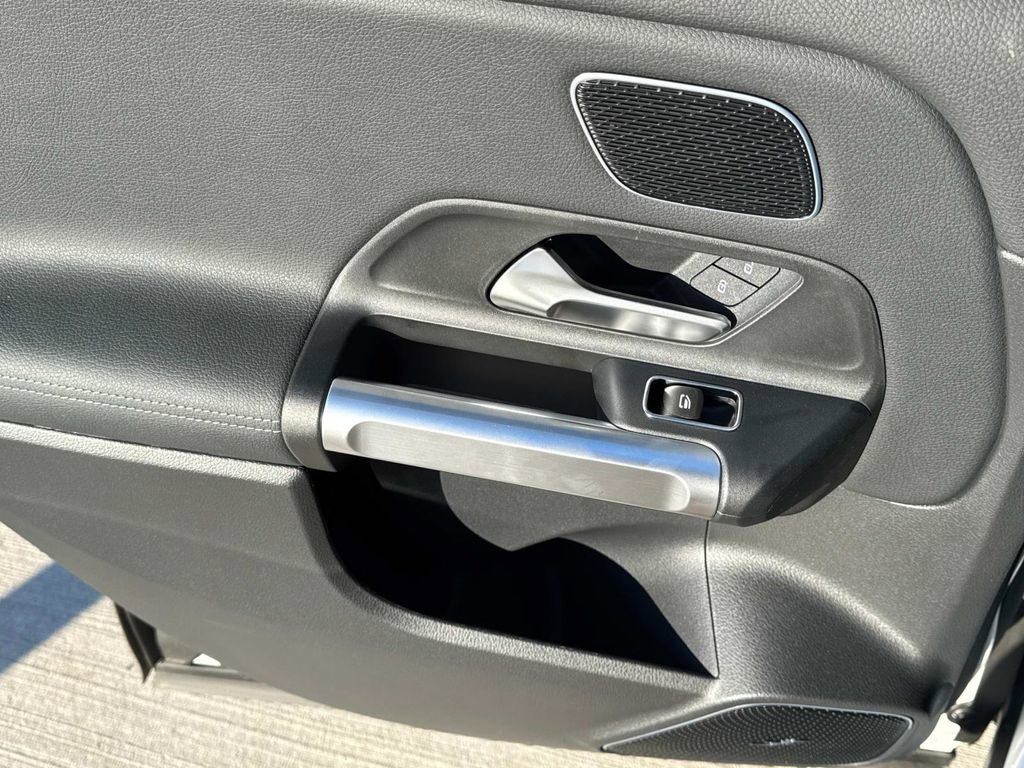 Certified 2025 Mercedes-Benz EQB 300 4MATIC image 11