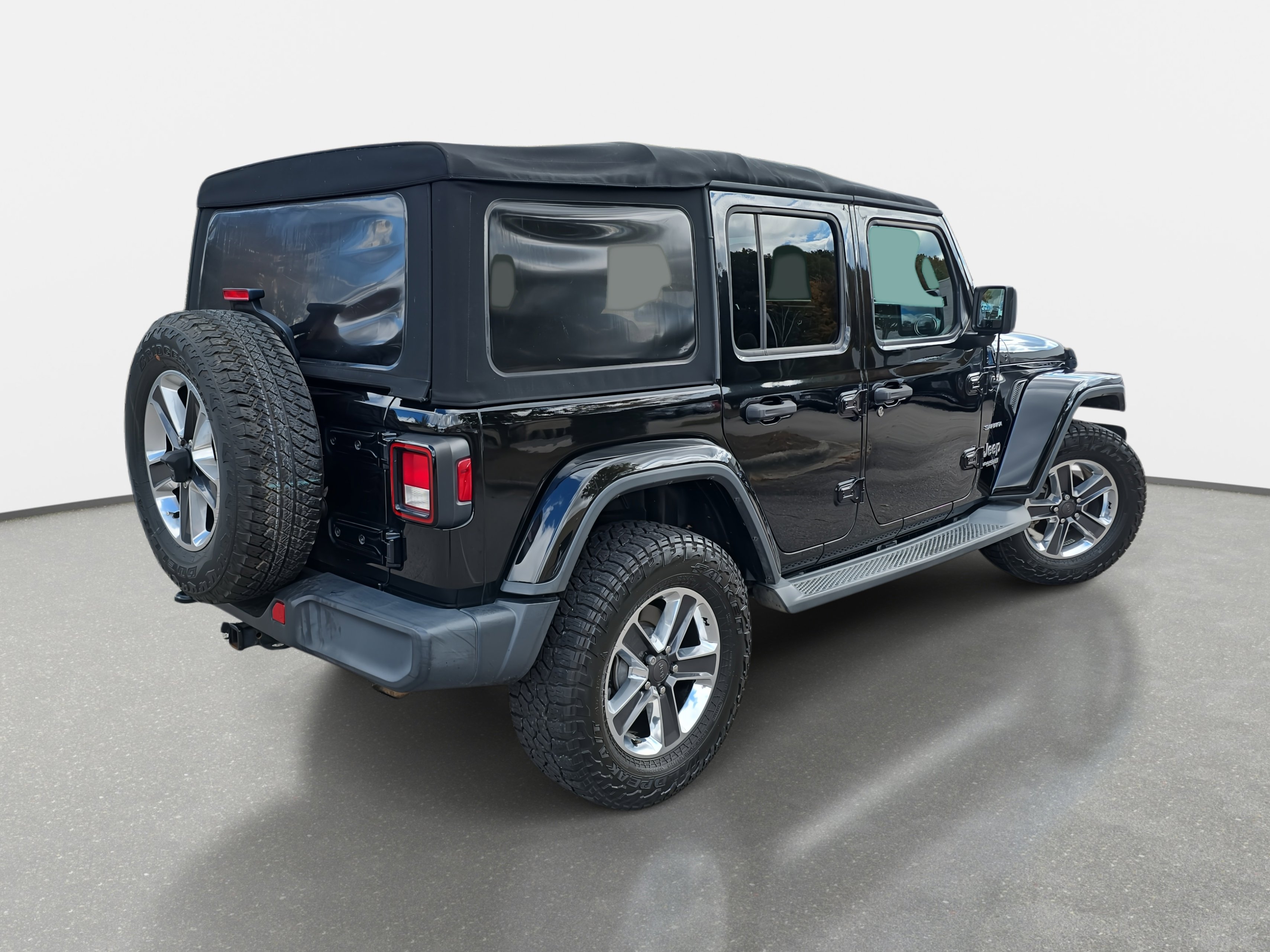 Used 2018 Jeep Wrangler Unlimited Sahara image 5