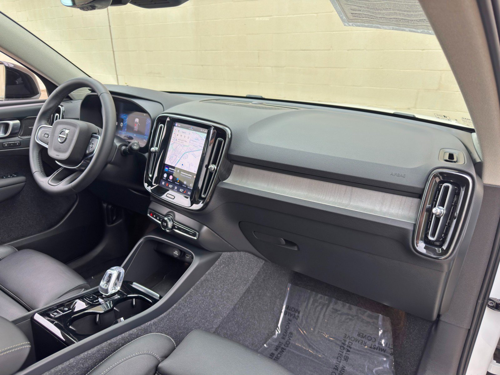 Used 2025 Volvo XC40 B5 Plus w/ Protection Package Premier AWD/4WD image 15