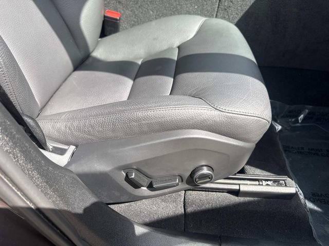 Used 2025 Volvo XC60 B5 Plus AWD/4WD image 16