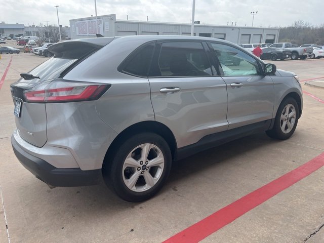 Used 2020 Ford Edge SE image 6