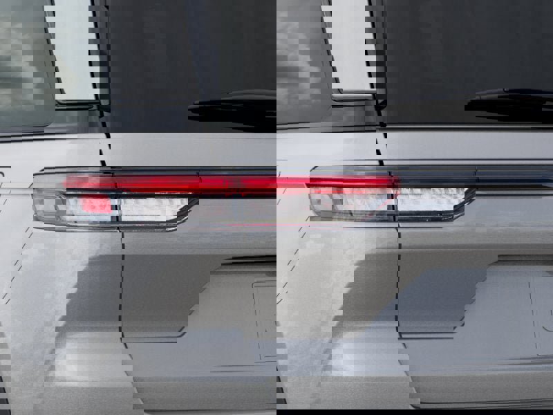 New 2025 Jeep Grand Cherokee Altitude image 24