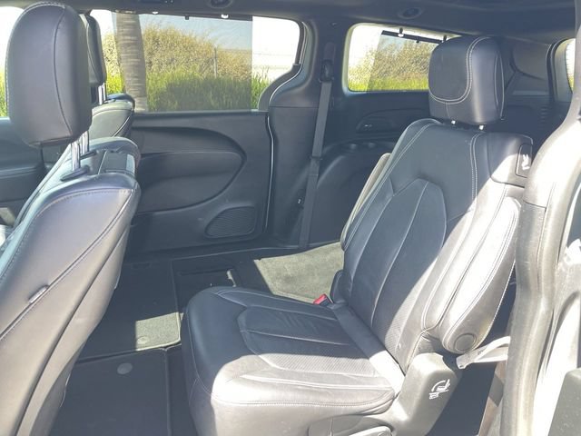Used 2018 Chrysler Pacifica Touring-L Plus FWD image 26