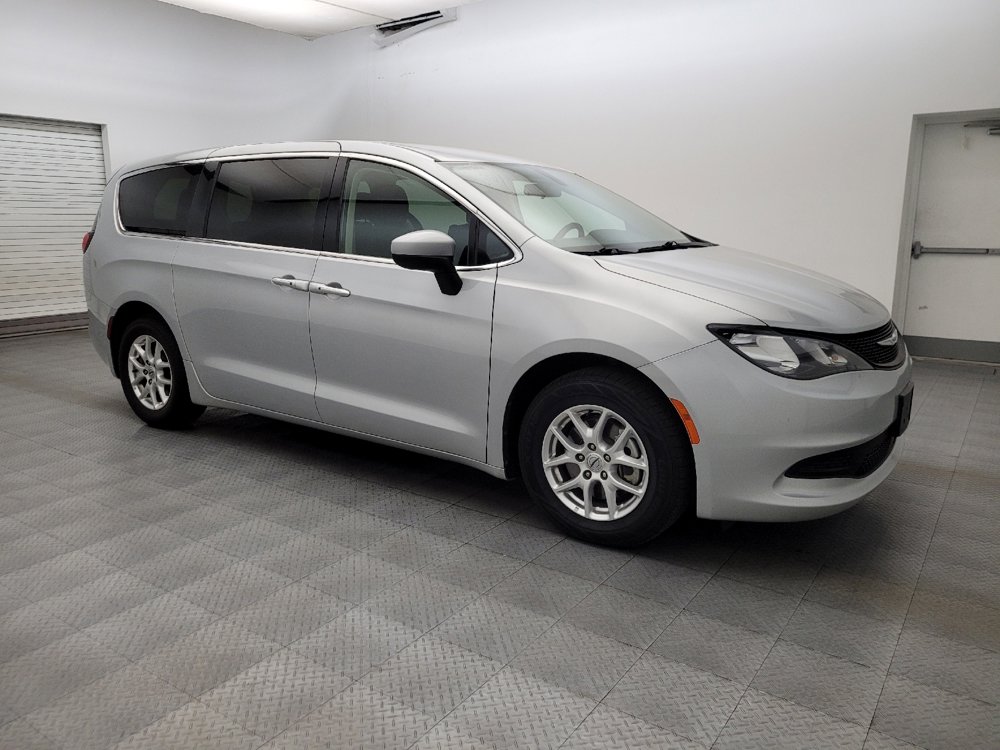 Used 2022 Chrysler Voyager LX image 11