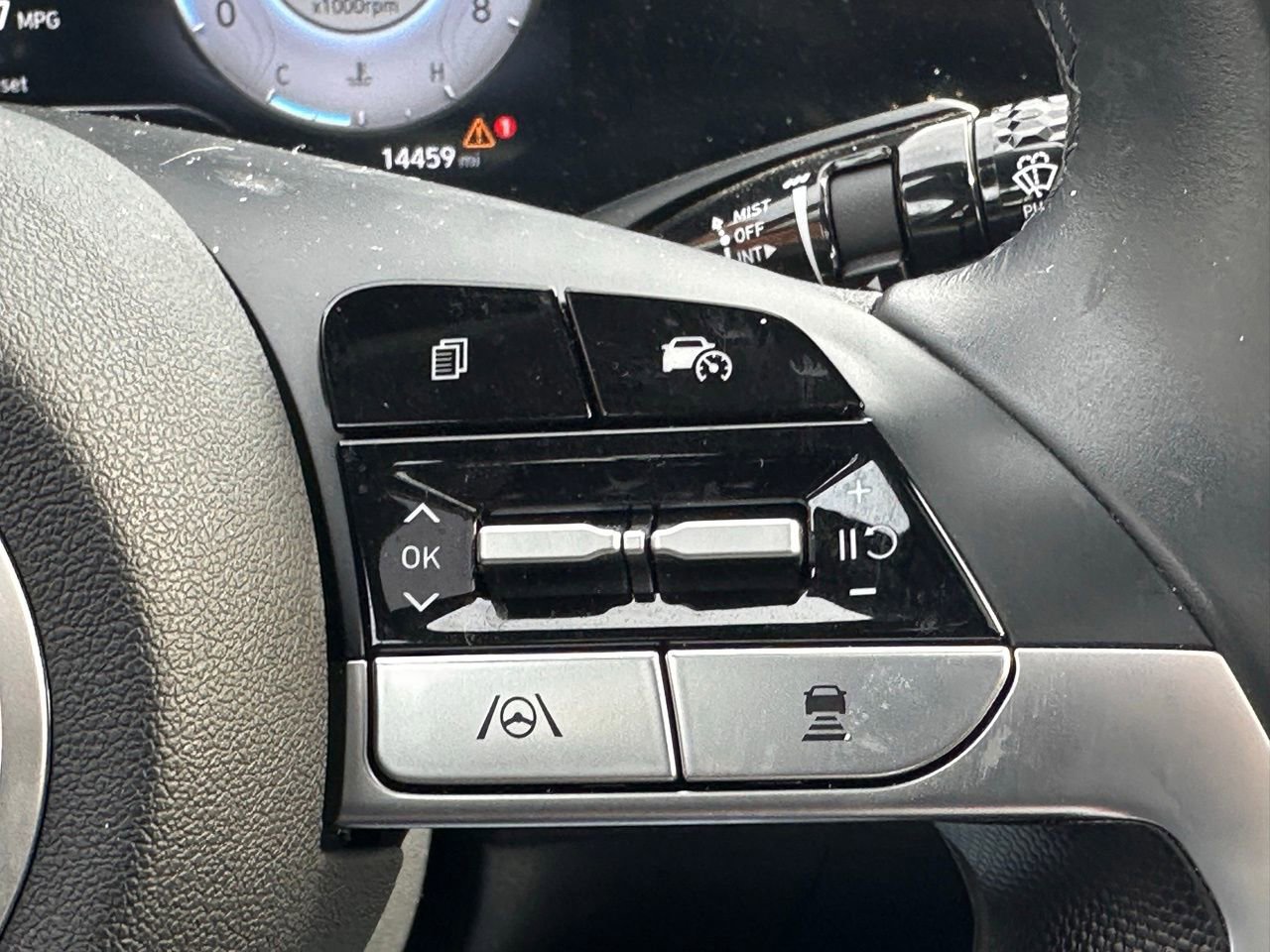 Certified 2024 Hyundai Elantra Limited image 33