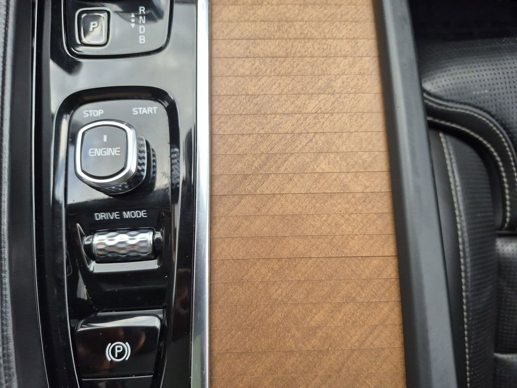 Used 2017 Volvo XC90 T8 Inscription w/ Vision Package image 26