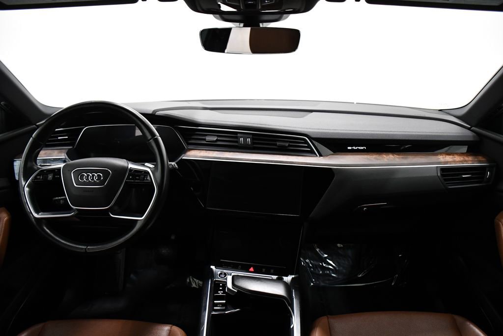 Used 2022 Audi e-tron Premium Plus w/ Premium Plus Package image 9