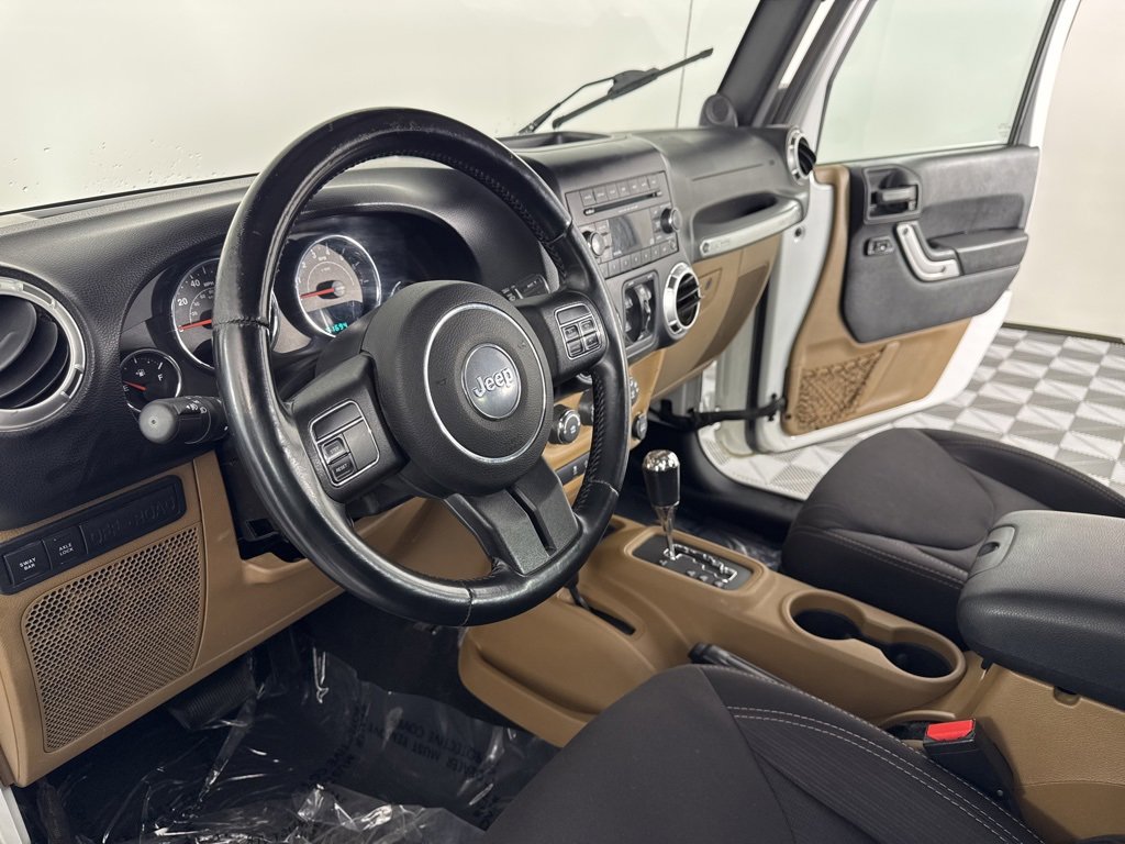 Used 2014 Jeep Wrangler Unlimited Rubicon w/ Max Tow Package image 21