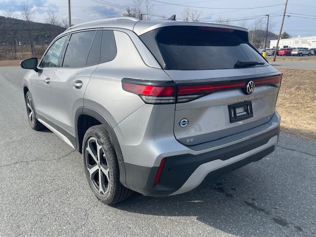New 2025 Volkswagen Tiguan SE image 2