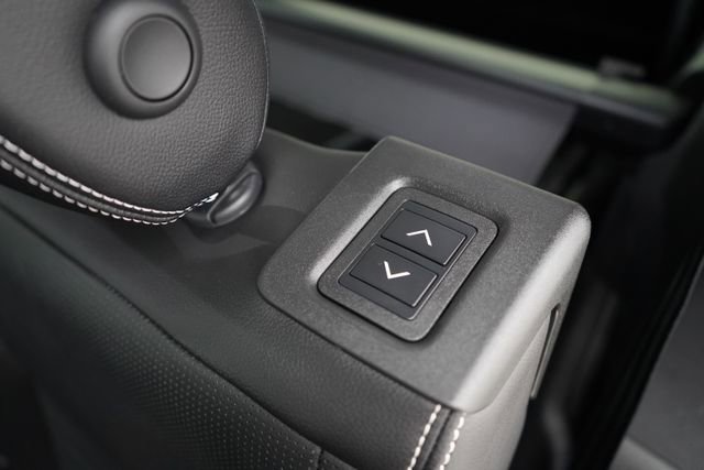 Used 2024 Land Rover Discovery S image 56