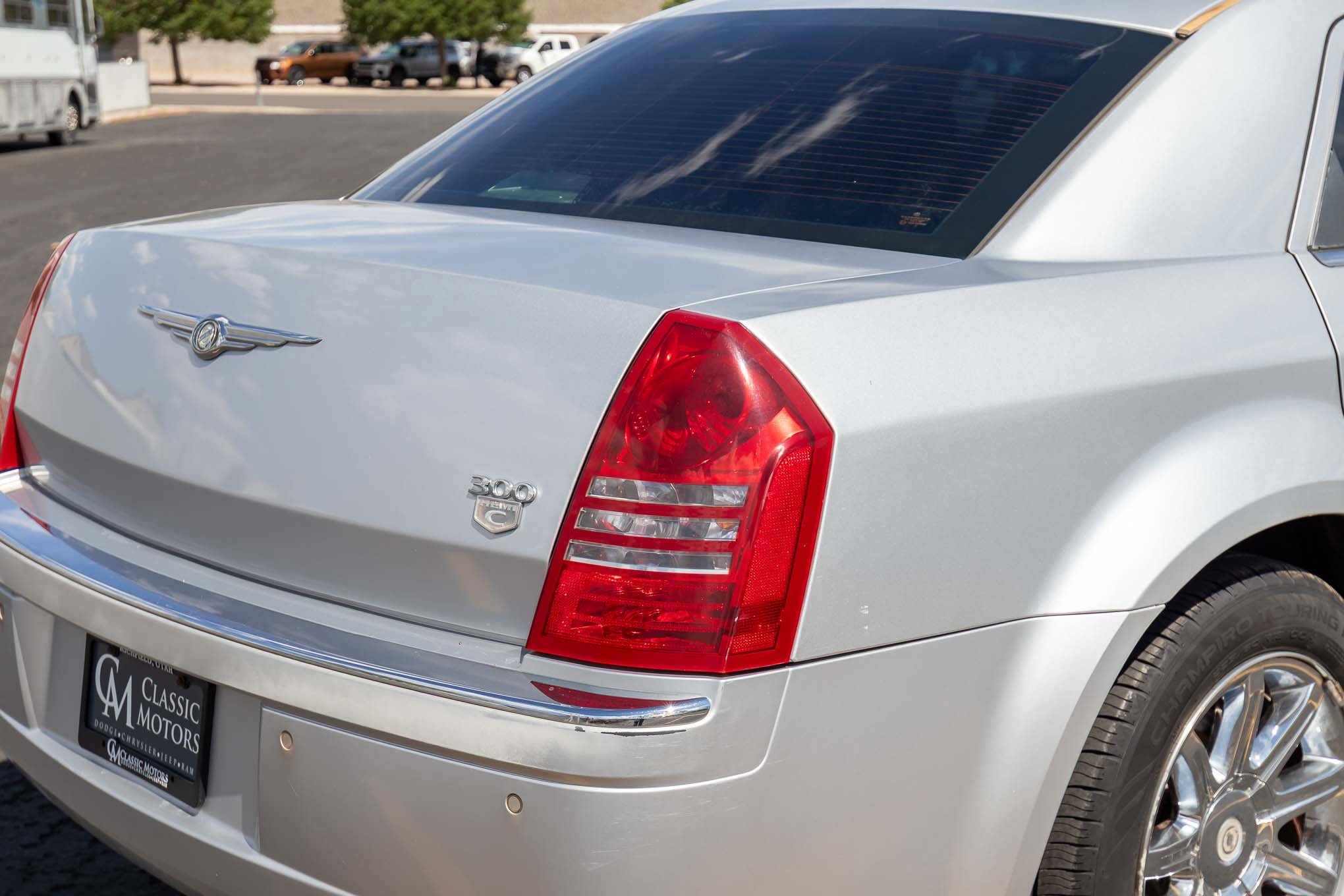 Used 2005 Chrysler 300 C w/ Navigation & Sound Group II RWD image 30