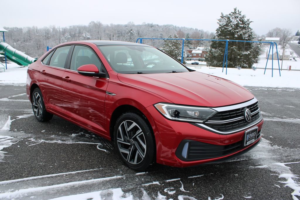 Used 2022 Volkswagen Jetta SEL image 2