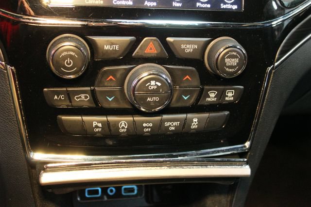Used 2020 Jeep Grand Cherokee Limited w/ Luxury Group II RWD image 28