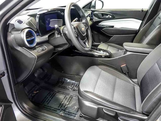 Certified 2025 Chevrolet Trax LT FWD image 13