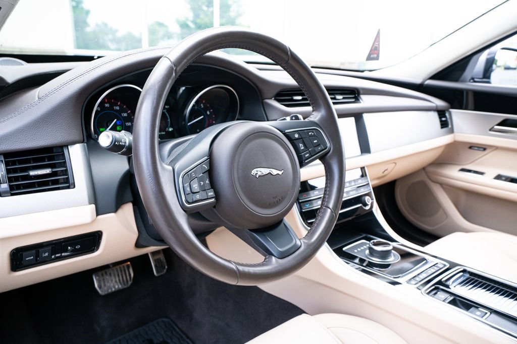 Used 2020 Jaguar XF Premium RWD image 27