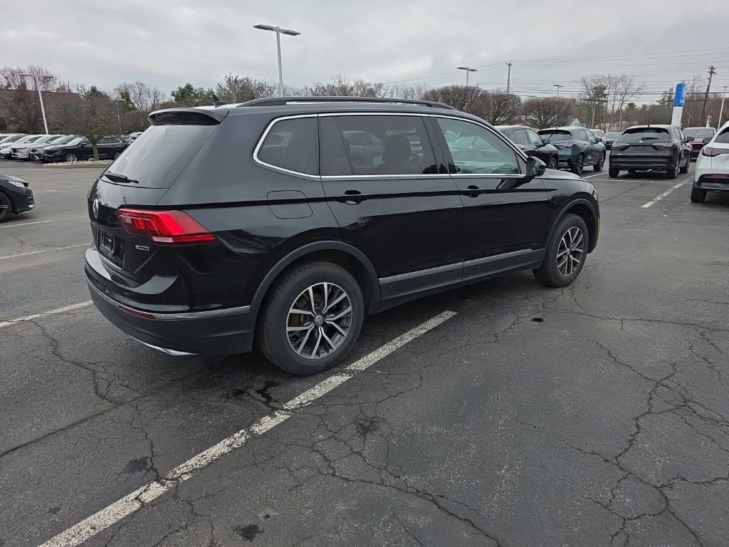 Used 2020 Volkswagen Tiguan SE w/ Panoramic Sunroof Package image 8