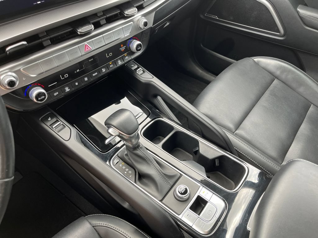 Used 2025 Kia Telluride S FWD image 16