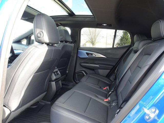 New 2026 Chevrolet Equinox EV LT w/ LPO, Blackout Package image 8