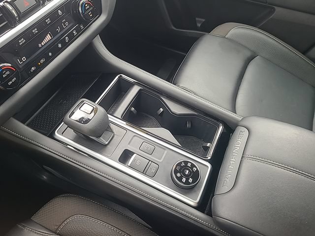 Used 2024 Nissan Pathfinder SL AWD/4WD image 21