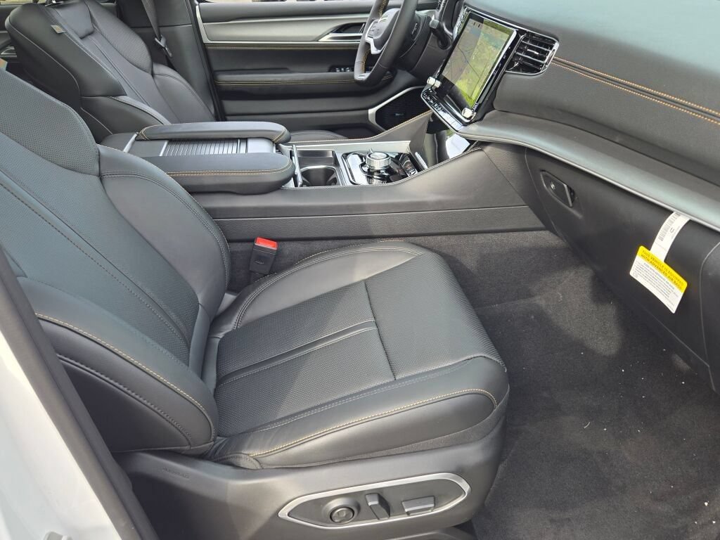 New 2026 Jeep Grand Wagoneer 4WD image 10