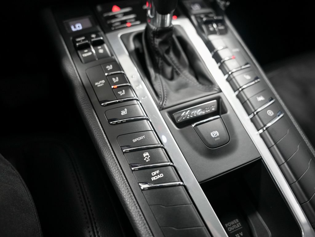 Used 2020 Porsche Macan AWD/4WD image 19