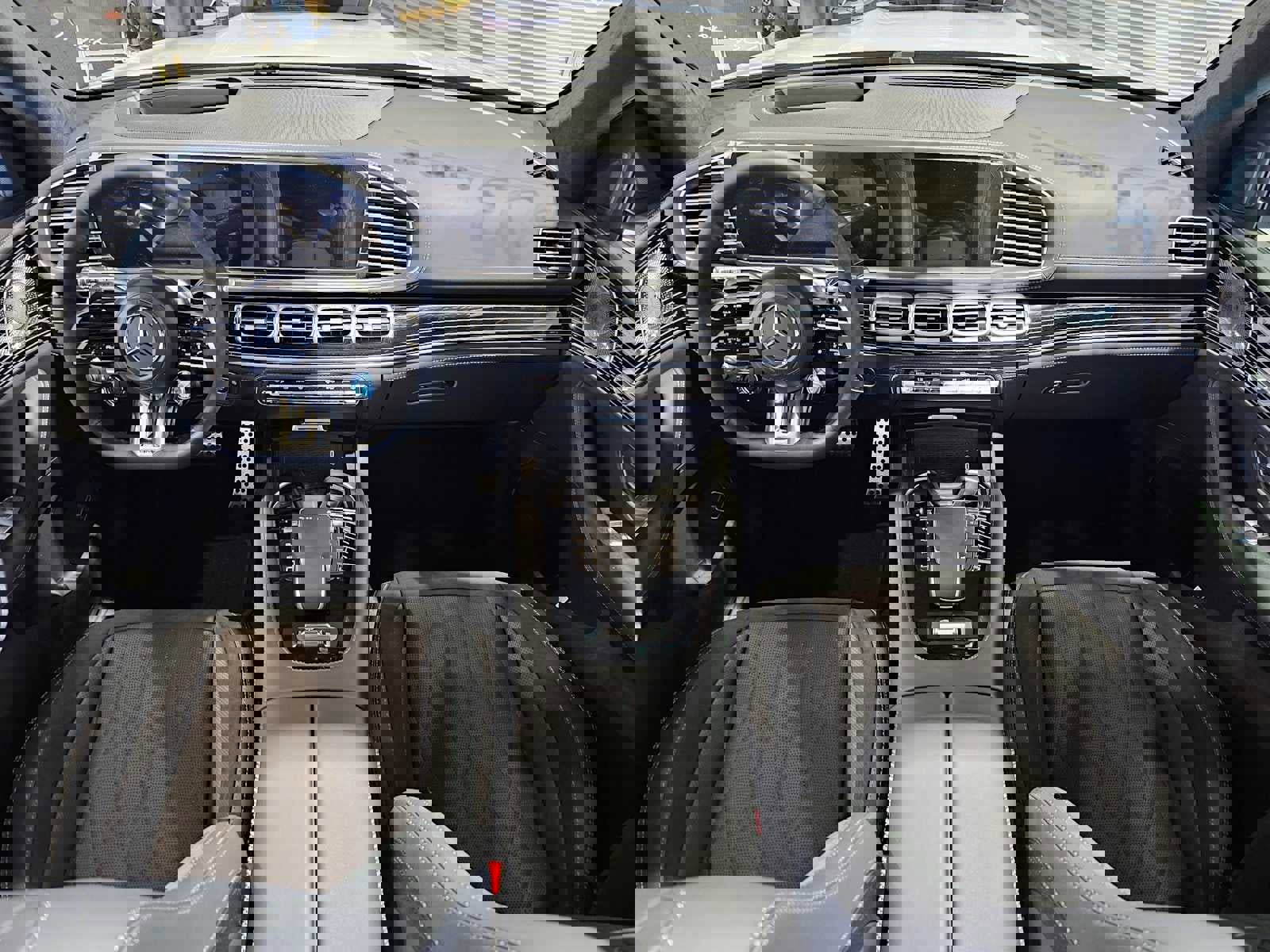 Used 2025 Mercedes-Benz GLS 63 AMG 4MATIC image 13