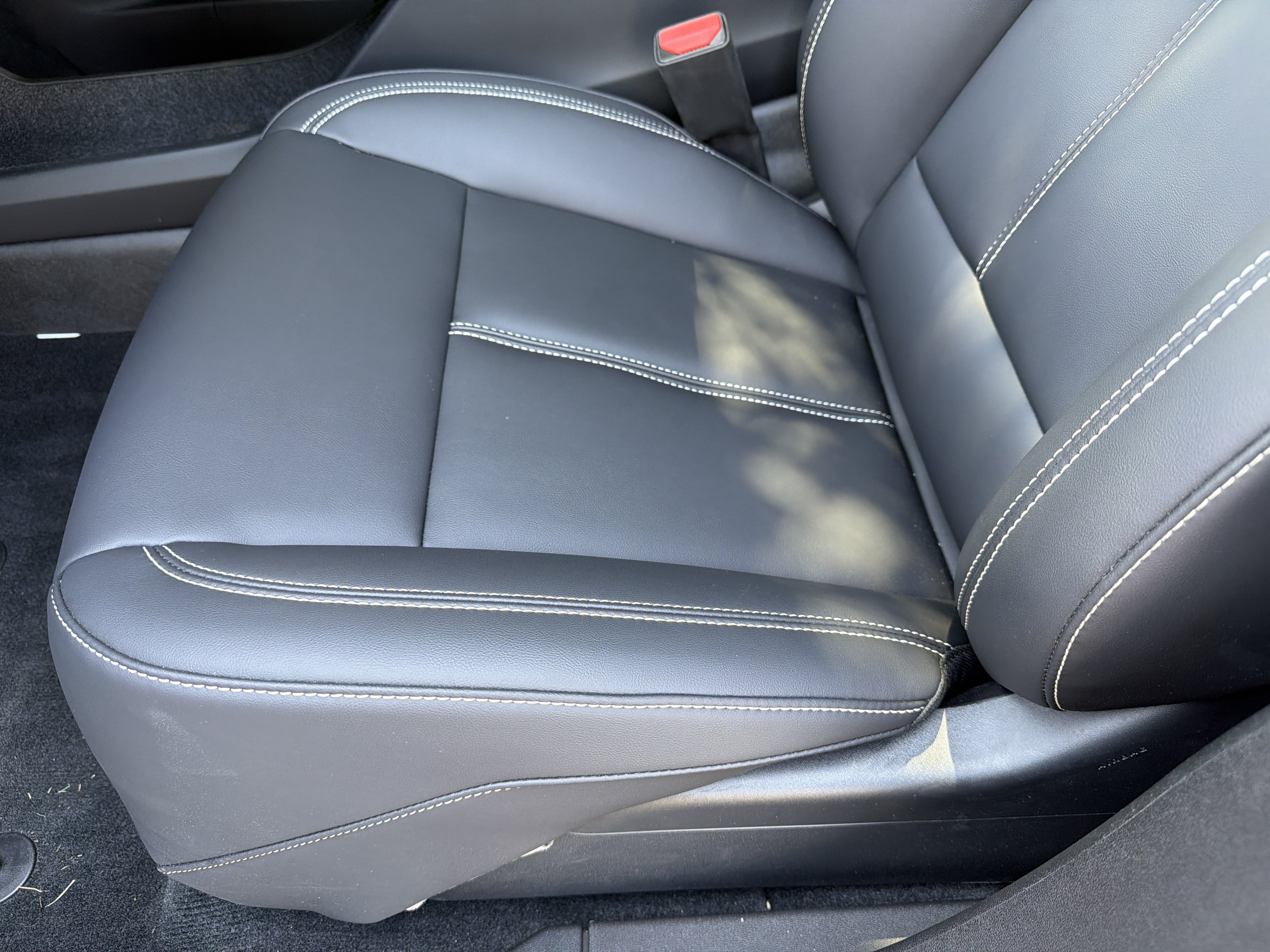 Used 2025 Cadillac Optiq Luxury 1 AWD/4WD image 28