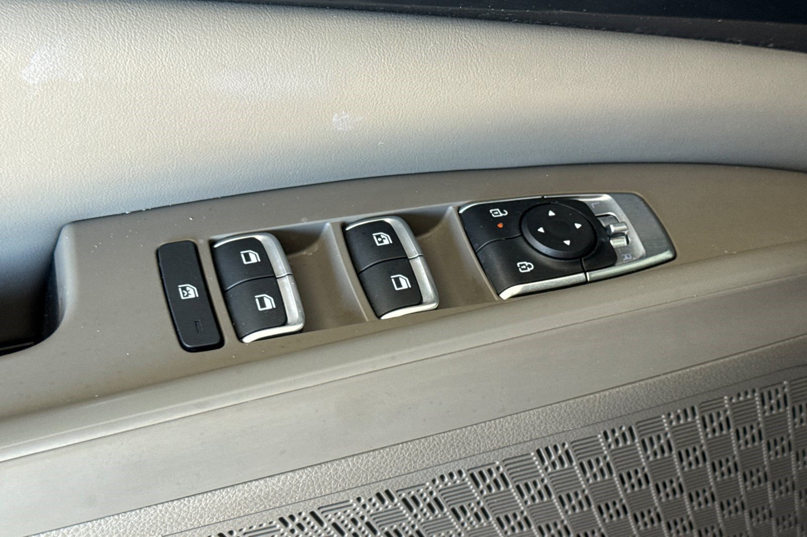 Used 2026 Kia Carnival FWD image 13
