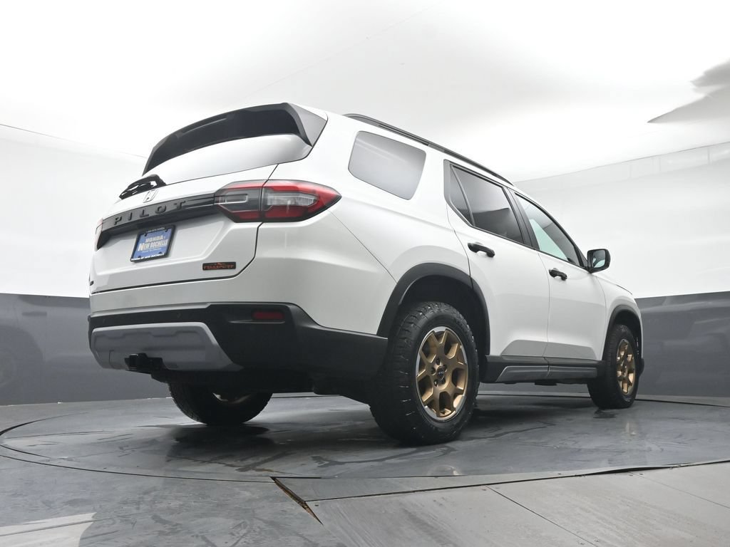 Certified 2024 Honda Pilot TrailSport image 34