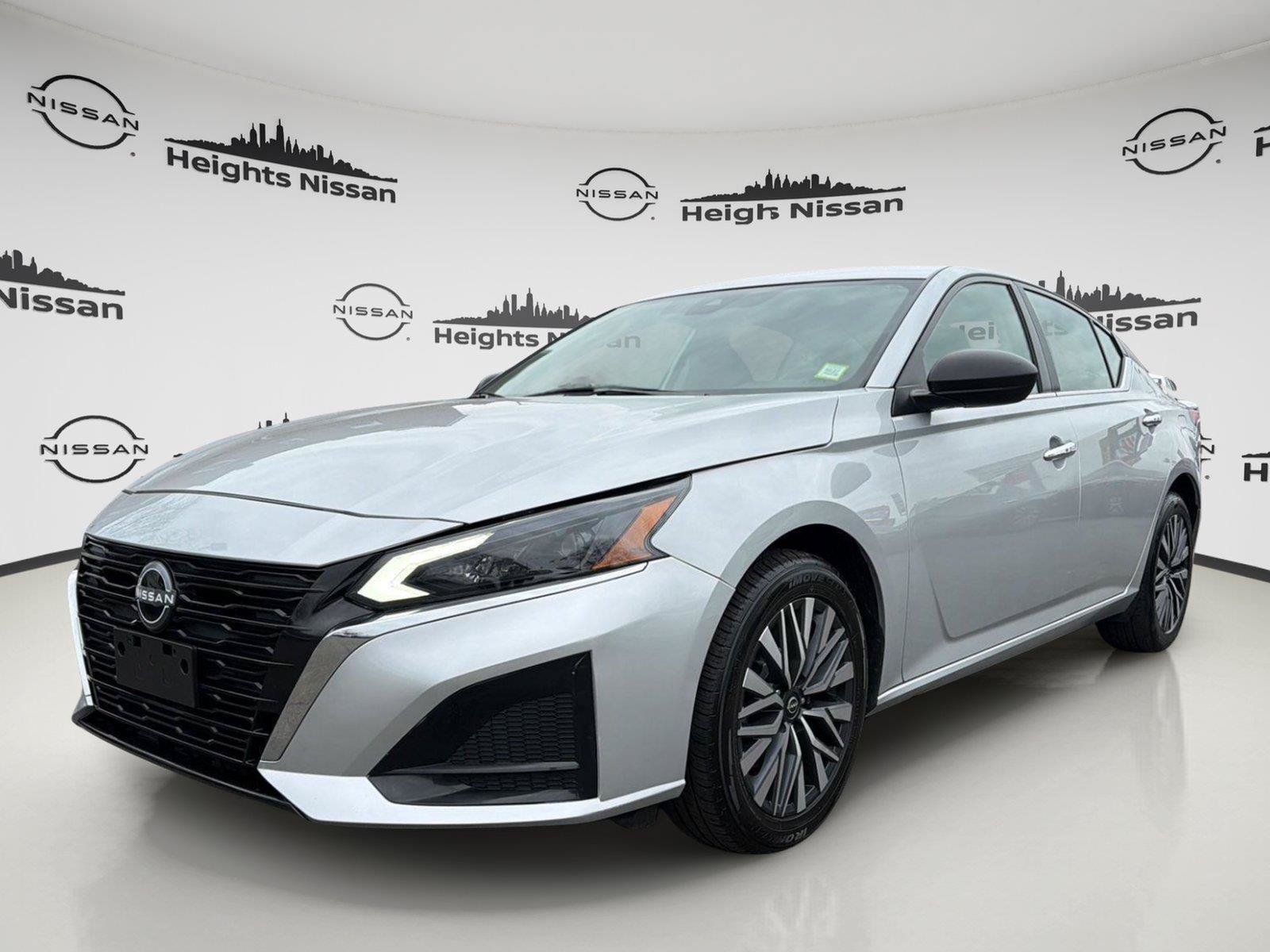 Used 2024 Nissan Altima 2.5 SV AWD/4WD image 1