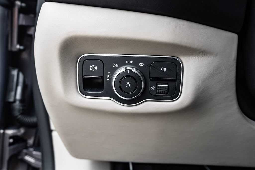 Used 2023 Aston Martin DB11 Coupe RWD image 15