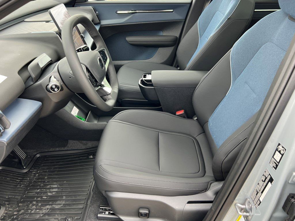 New 2026 Volvo EX30 Plus w/ Protection Package Premier image 17