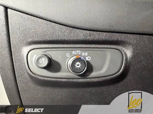 Used 2018 Chevrolet Equinox LT FWD image 19