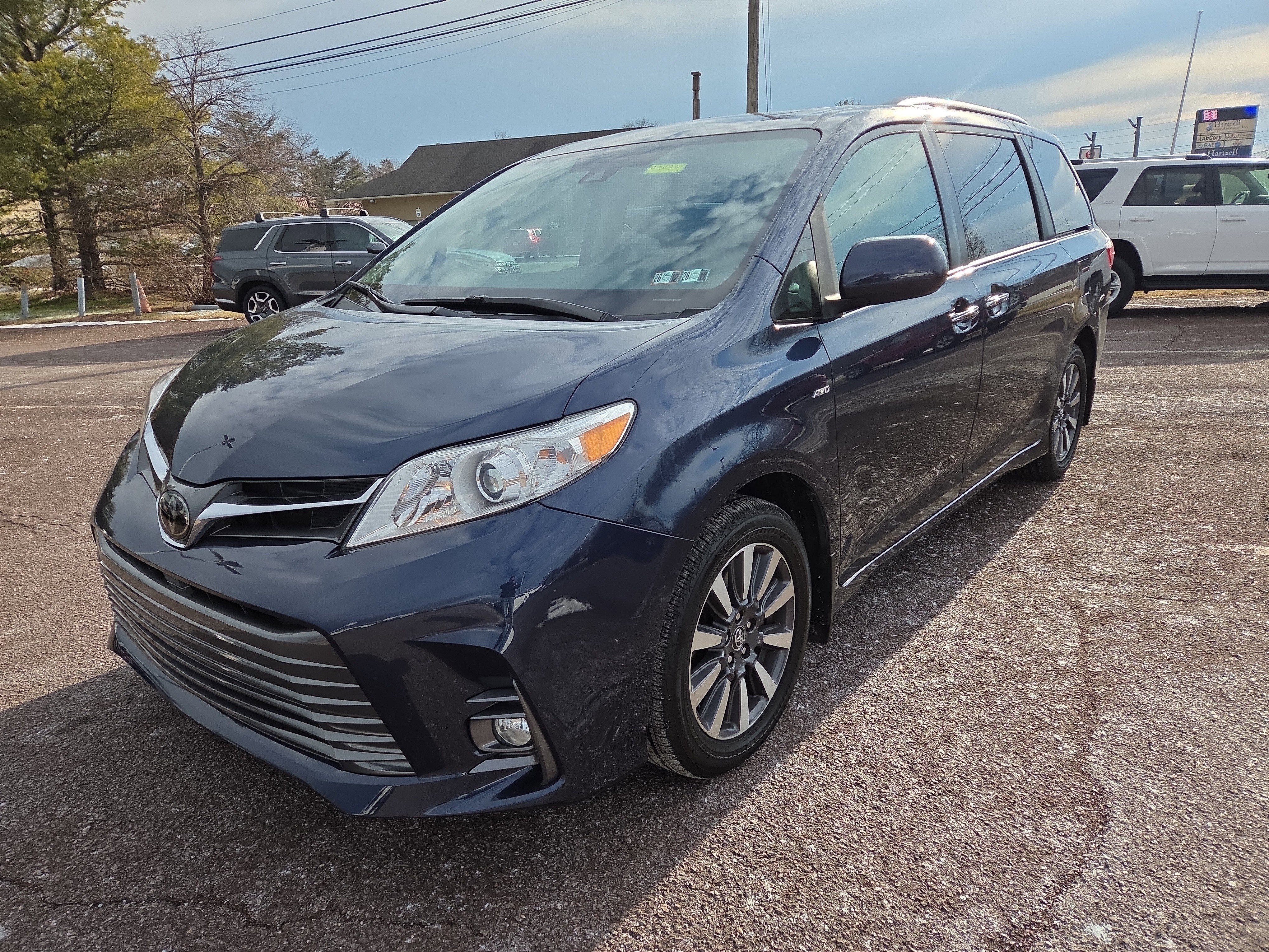 Certified 2019 Toyota Sienna XLE image 7