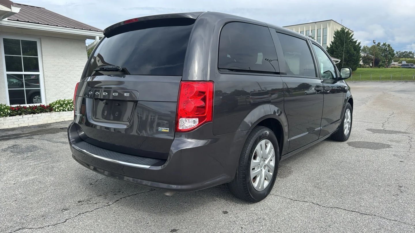 Used 2019 Dodge Grand Caravan SE w/ UConnect Hands-Free Group FWD image 5