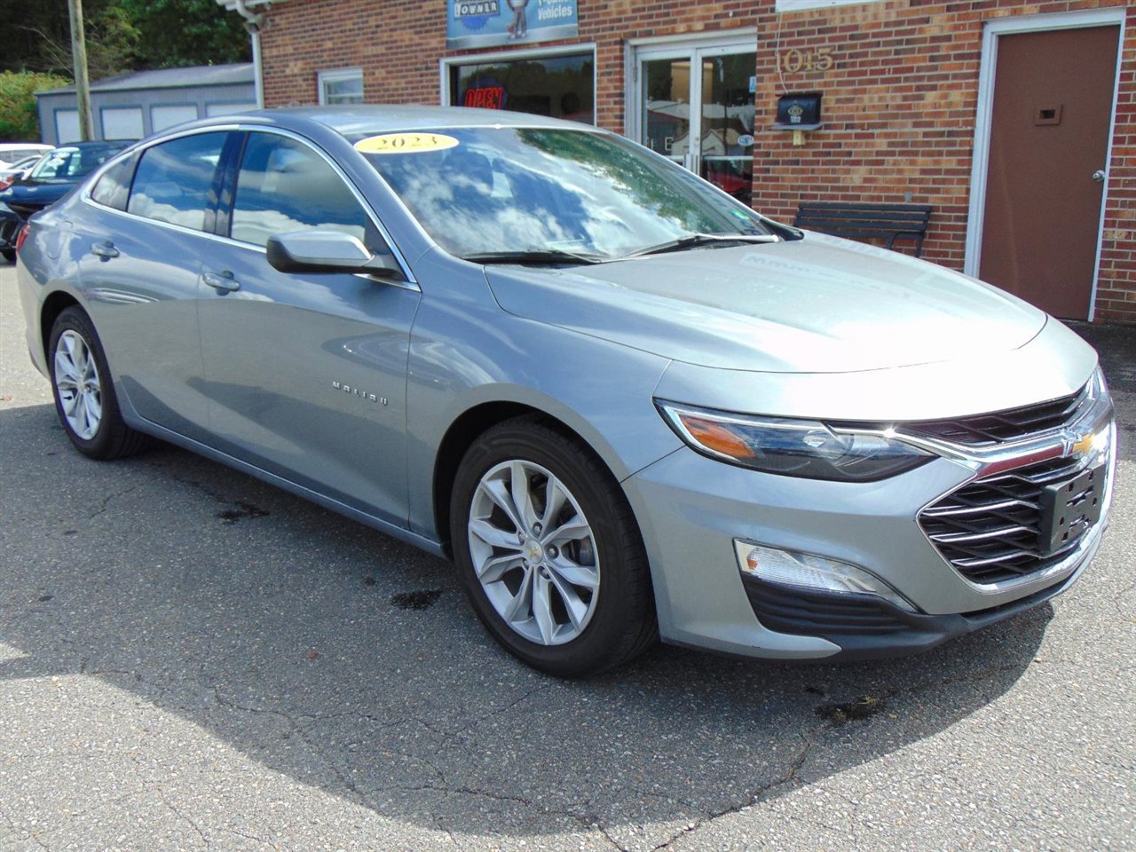 Used 2023 Chevrolet Malibu LT image 3