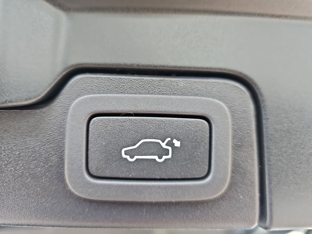 Used 2015 Land Rover Range Rover Evoque Pure Premium image 14