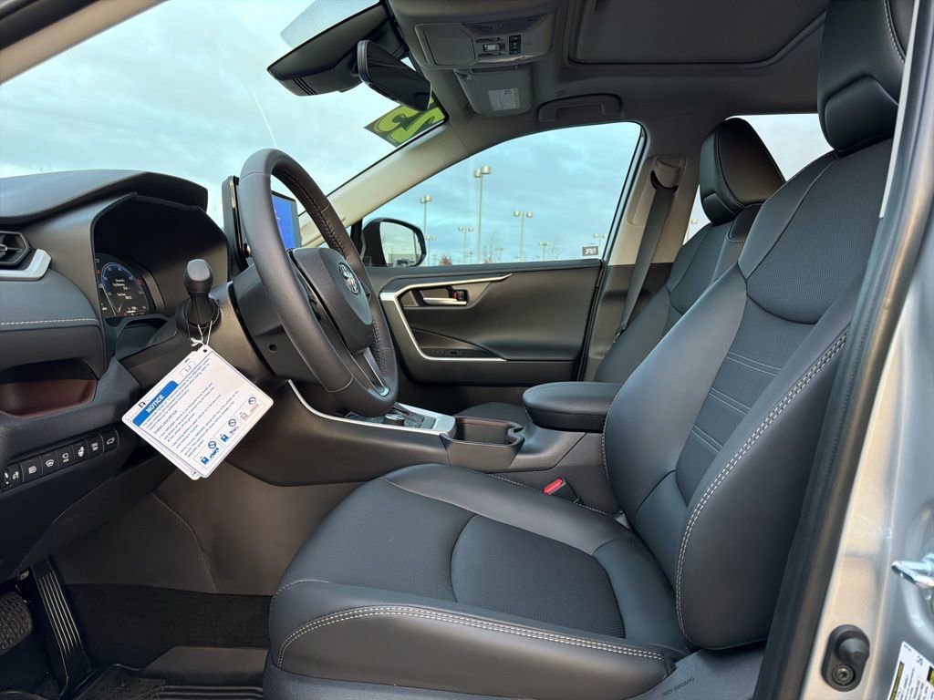 Used 2025 Toyota RAV4 Limited image 10