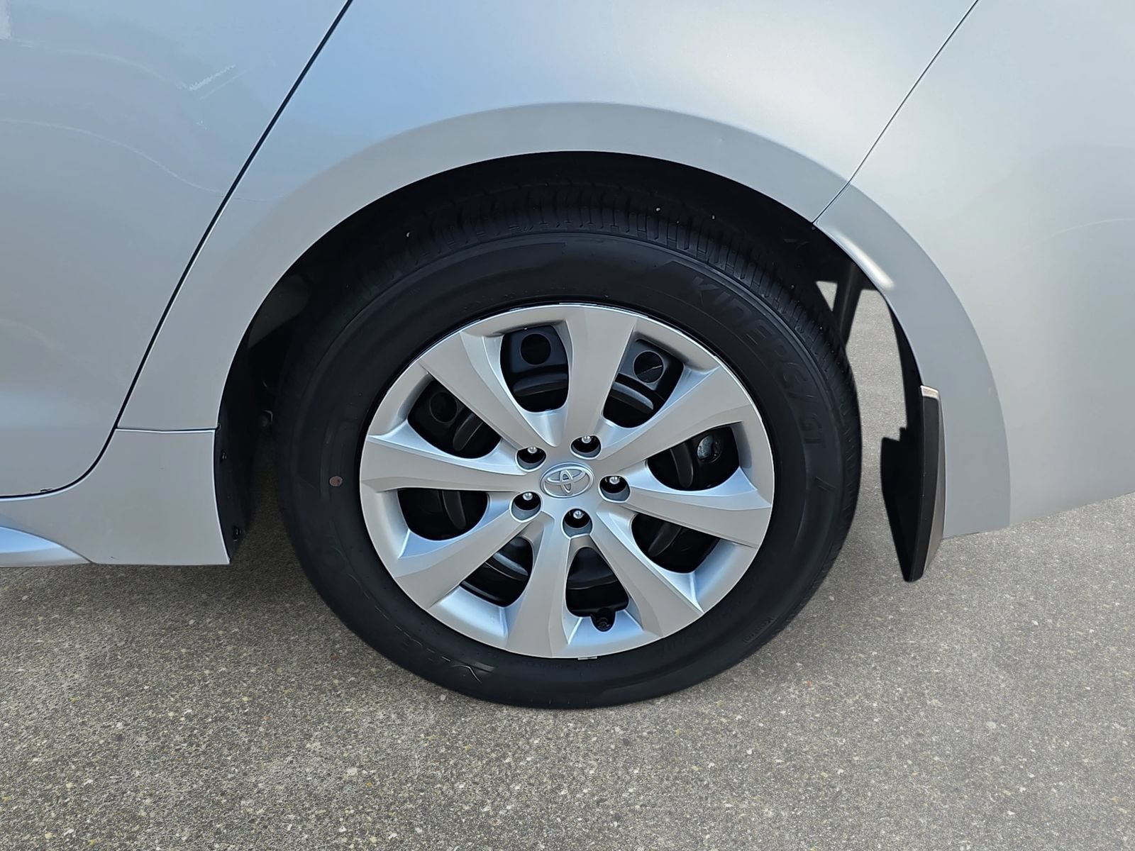 Used 2025 Toyota Corolla LE FWD image 31