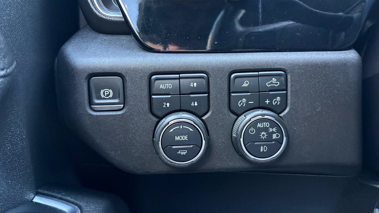 Used 2024 Chevrolet Silverado 2500 High Country w/ LPO, Dark Essentials Package AWD/4WD image 21