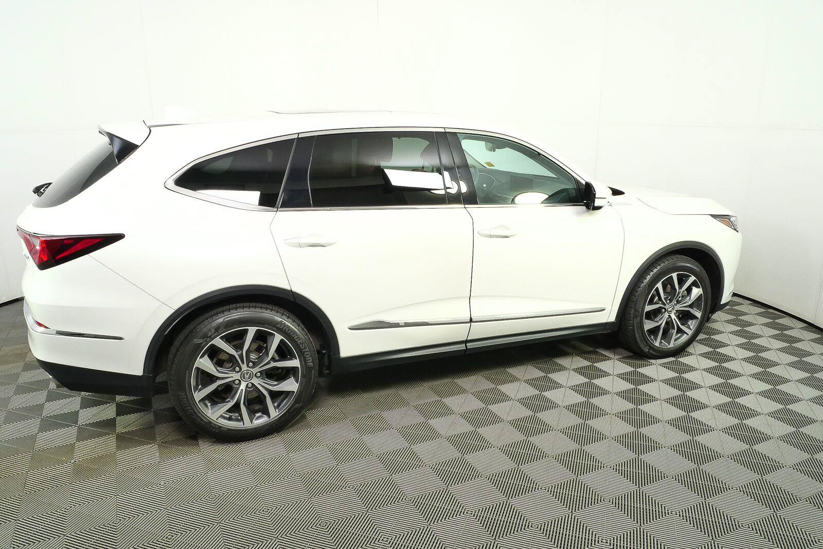 Used 2023 Acura MDX w/ Technology Package AWD/4WD image 2