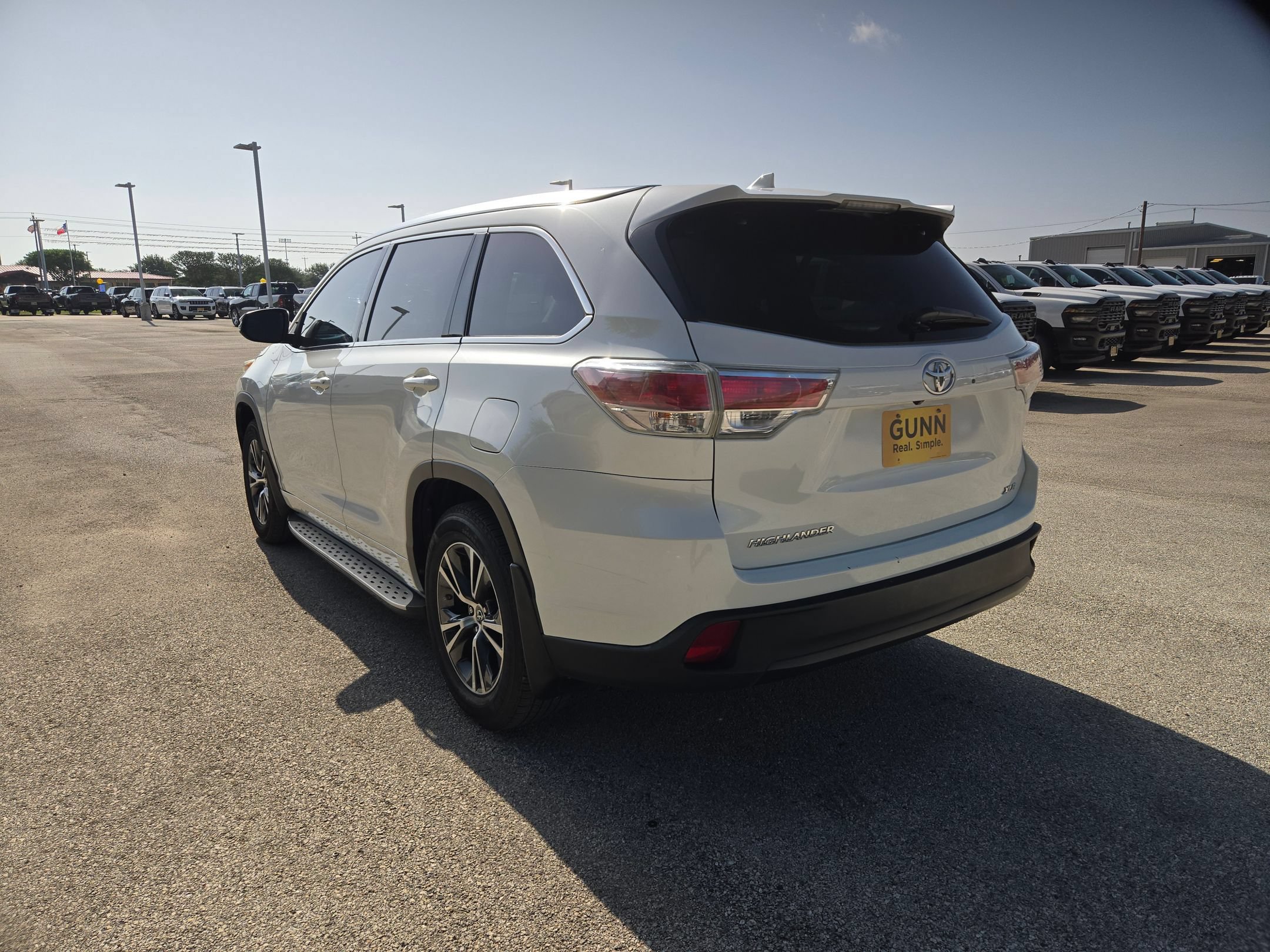 Used 2016 Toyota Highlander XLE FWD image 5