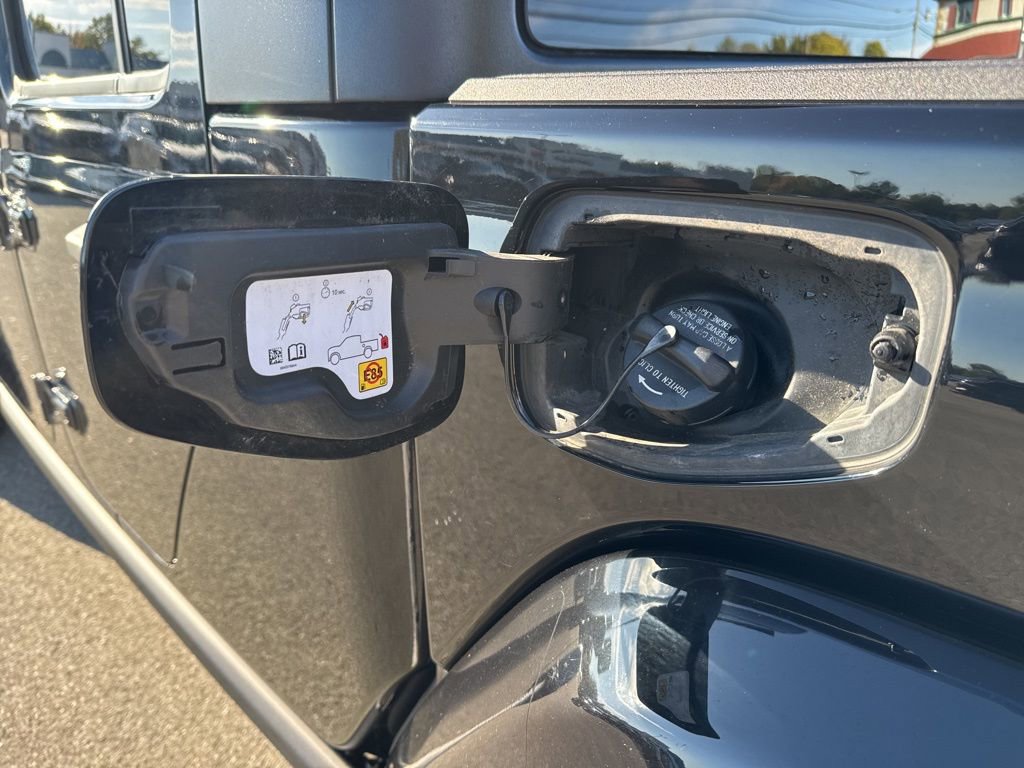 Used 2021 Jeep Gladiator Willys image 13