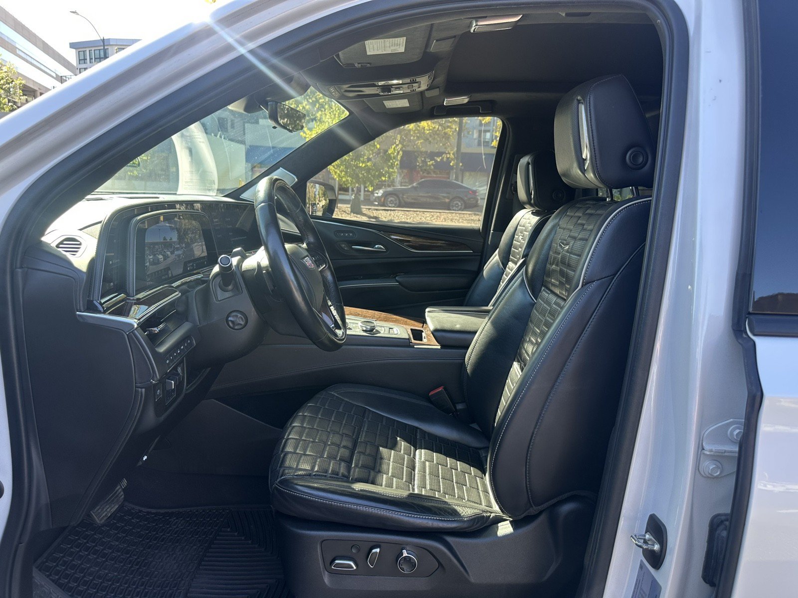 Used 2021 Cadillac Escalade Sport Platinum w/ LPO, ONYX Package AWD/4WD image 18