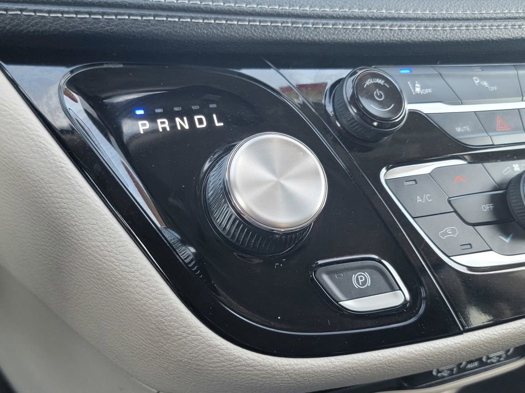Certified 2023 Chrysler Pacifica Touring-L image 30