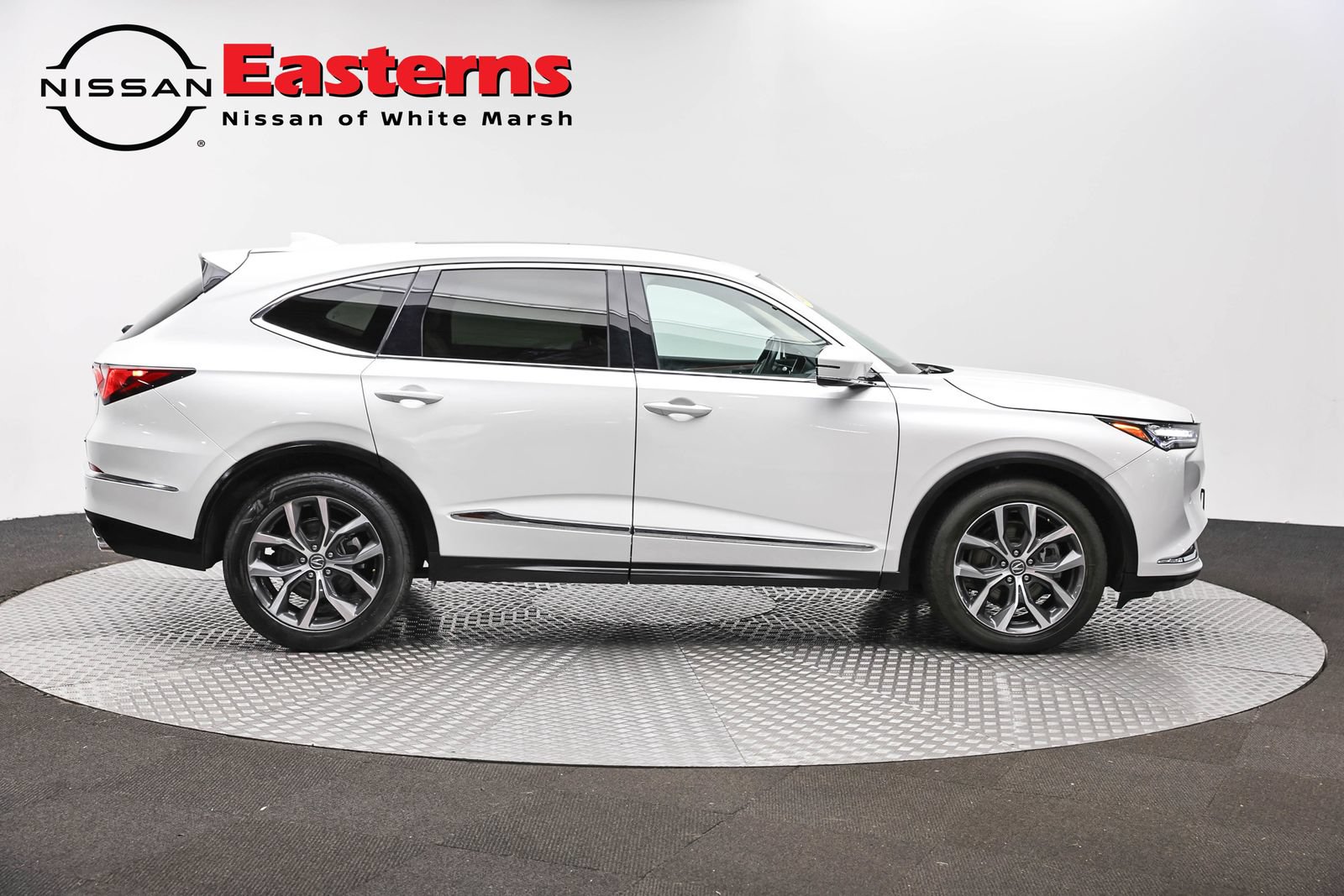 Used 2024 Acura MDX SH-AWD w/ Technology Package image 4