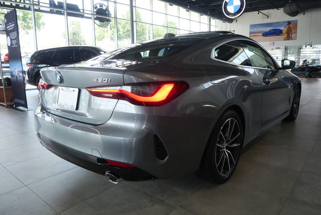 Used 2026 BMW 430i Coupe w/ Parking Assistance Package RWD image 3
