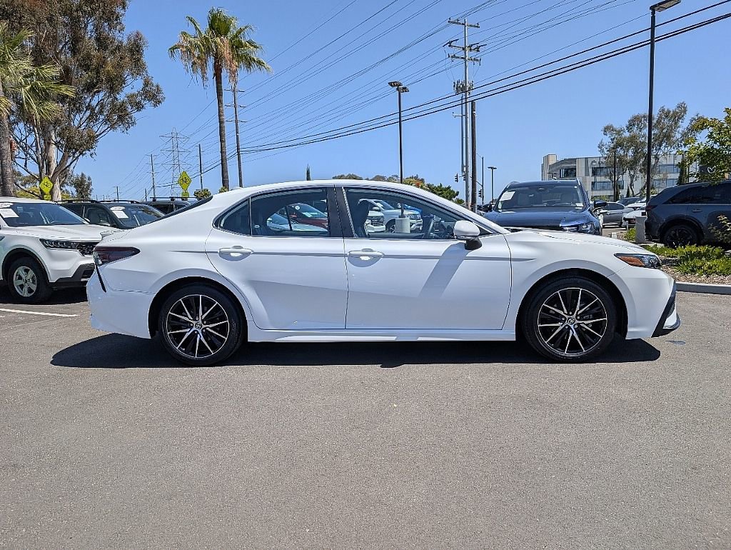 Used 2024 Toyota Camry SE FWD image 9